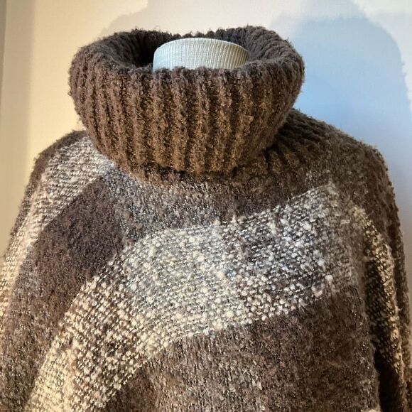 Boucle turtleneck plaid poncho pullover. Autumn, renfaire, house of the dragon! - Picture 6 of 9